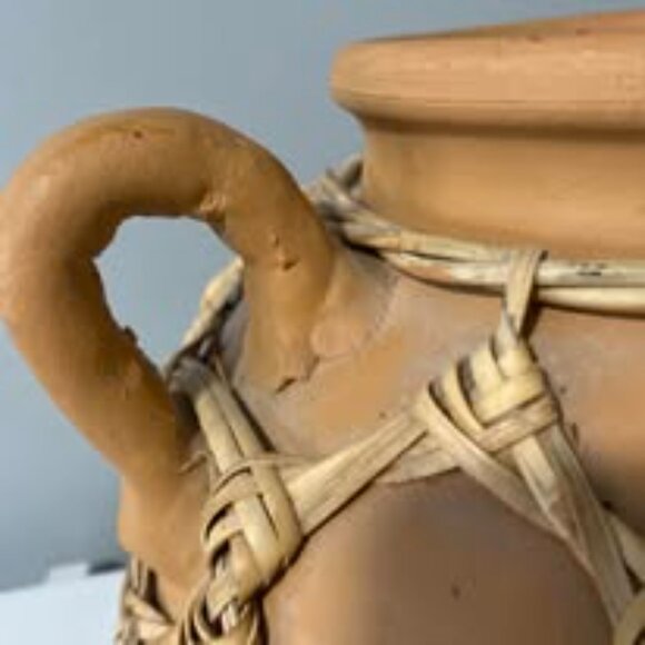 (VHD) Vintage. Clay. Pot - Picture 3 of 7